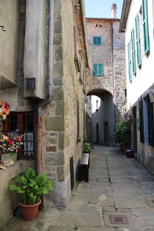 Narrow alley Calamecca